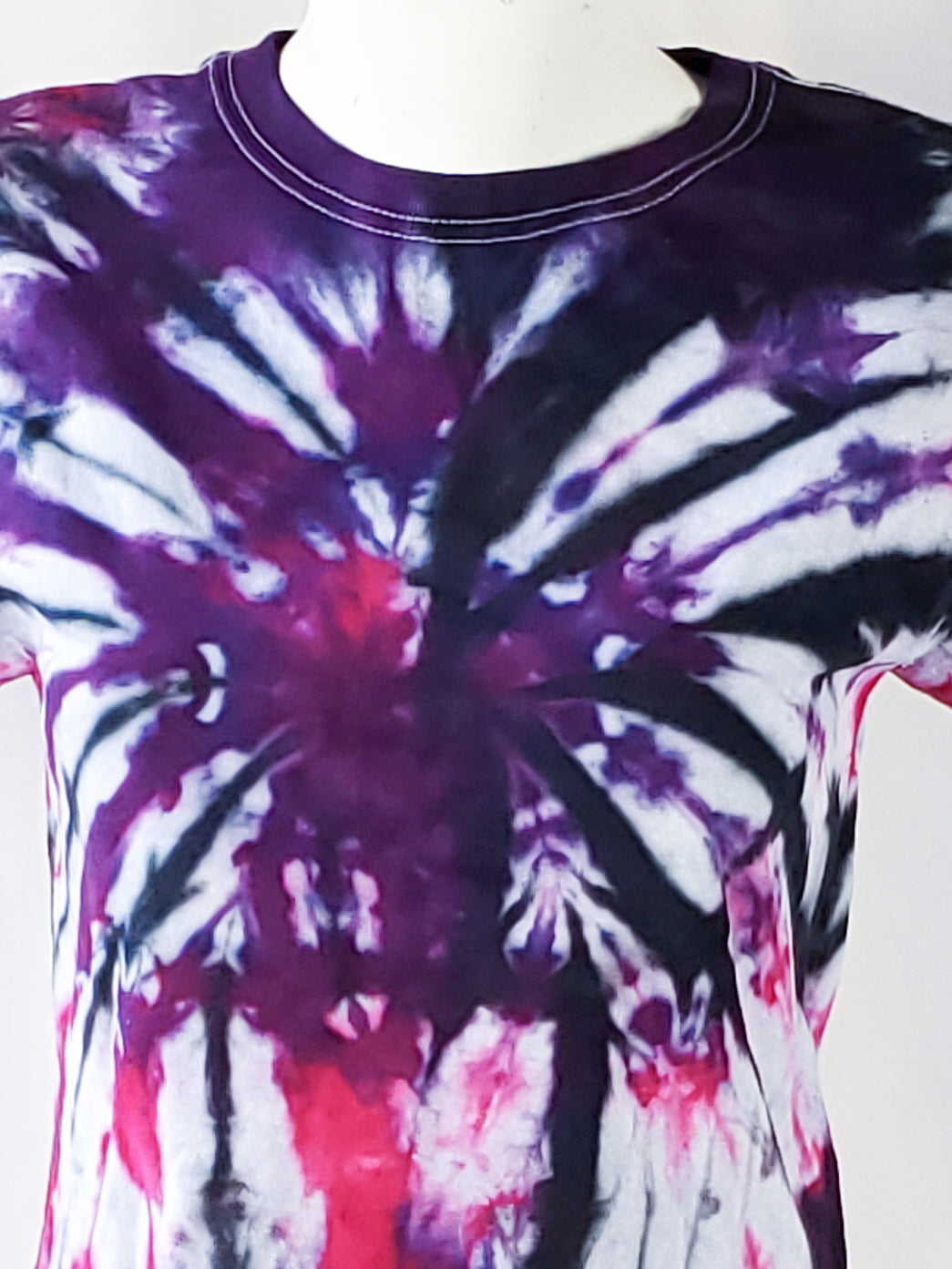 Unisex Adult L Black, Purple and Fuschia Spider Dye T Shirt - The Caffeinated Raven