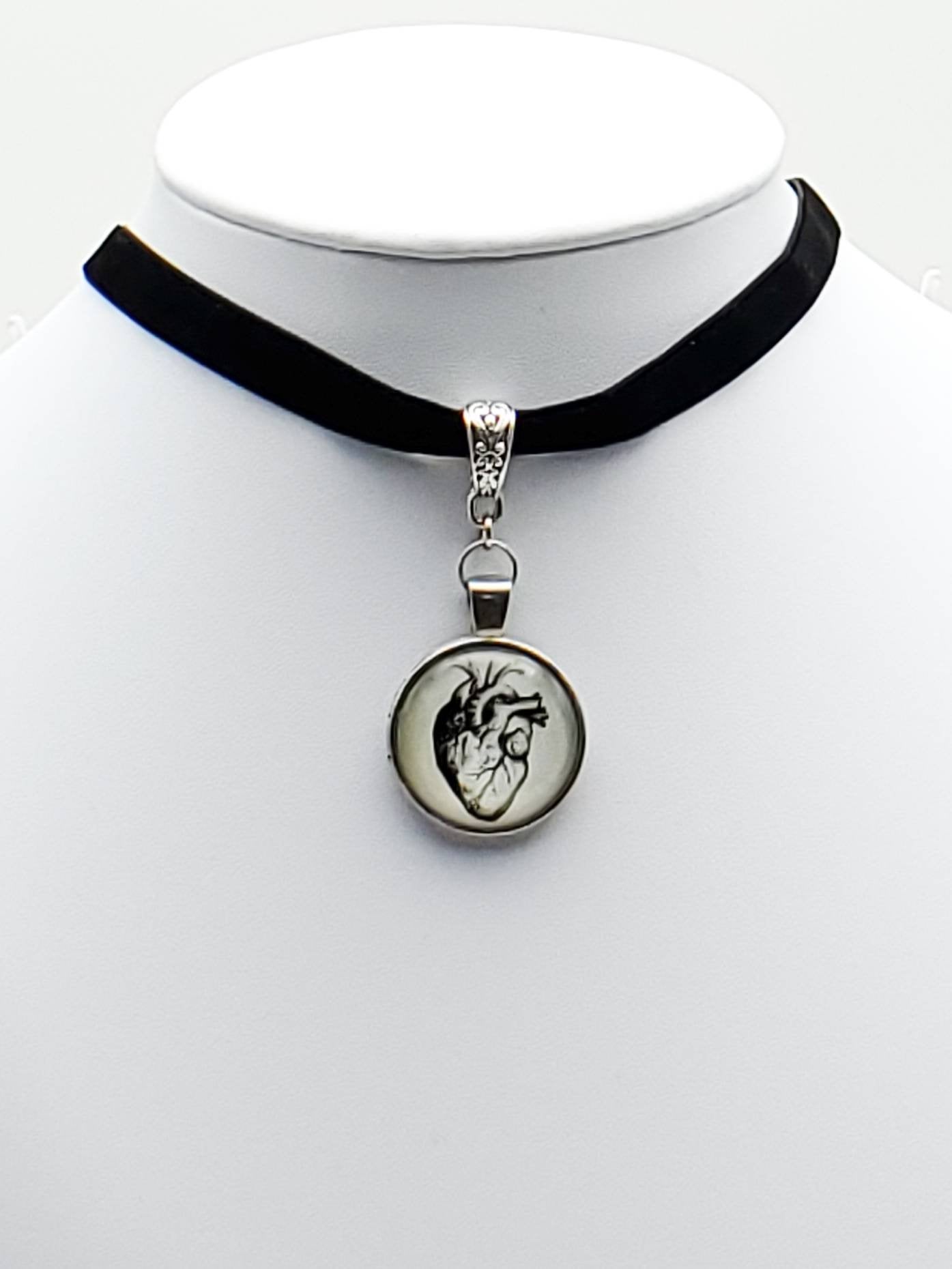 Choker with Classical Anatomical Heart - The Caffeinated Raven